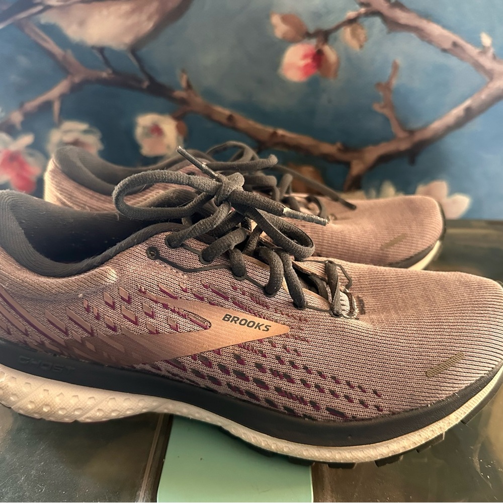Brooks Ghost, purple and gray.
